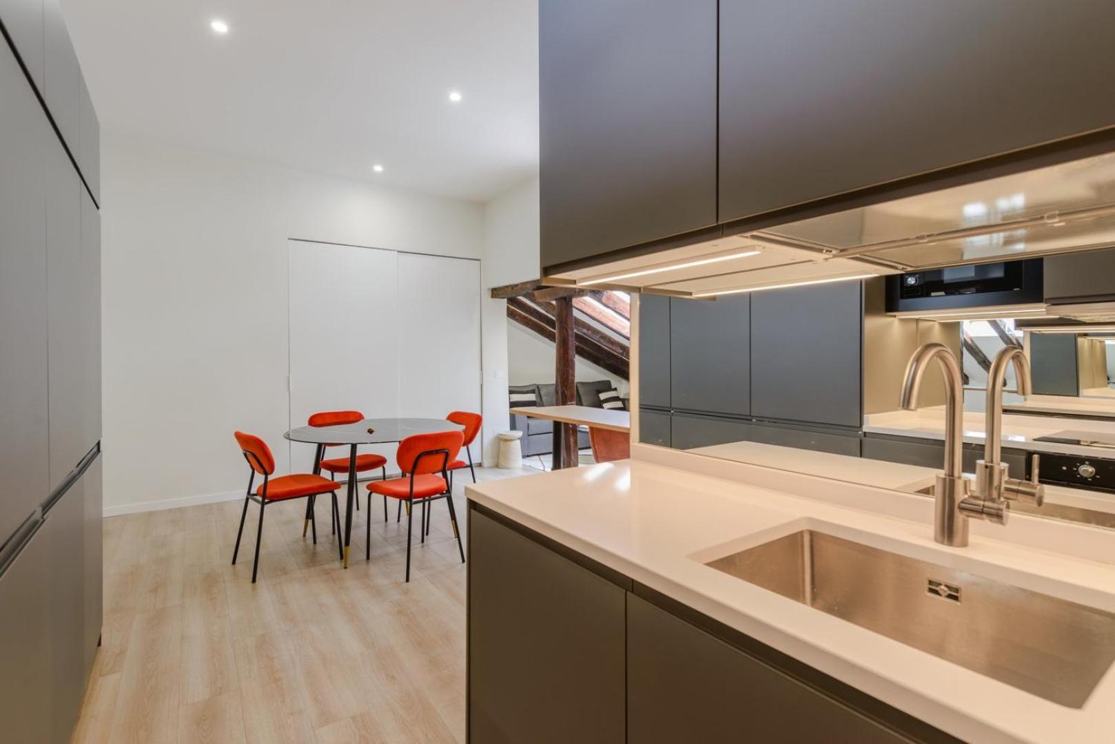 Guestready - Industrial Gem Near Plaza De Espana